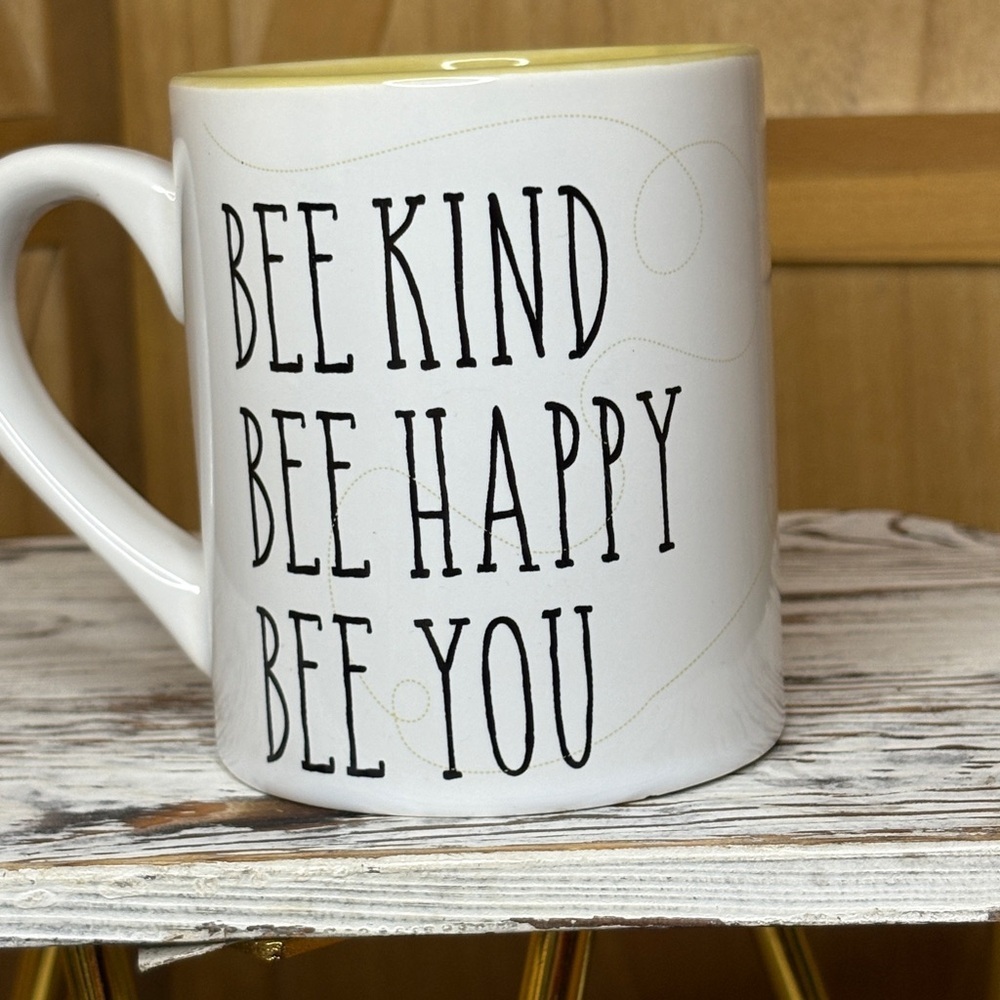 Disney Winnie the Pooh White and Yellow Mug - Picture 2 of 4